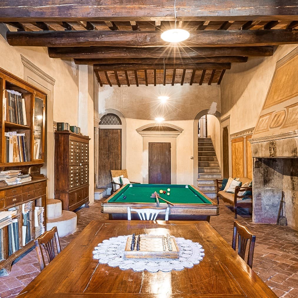 Castello storico con vigneti a Castelfiorentino, Toscana