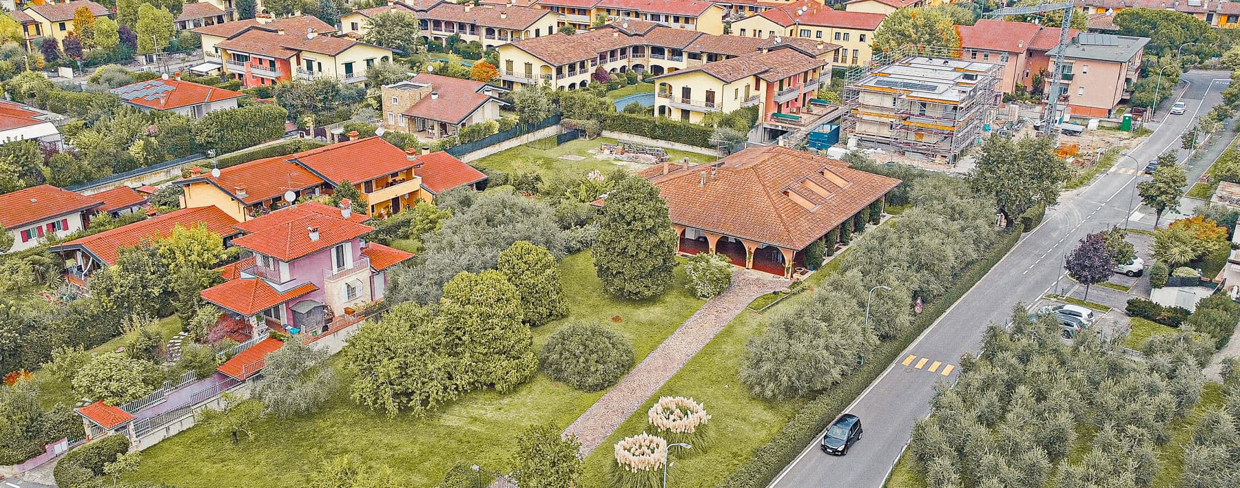 Villa spaziosa a Moniga del Garda, ampi spazi e privacy